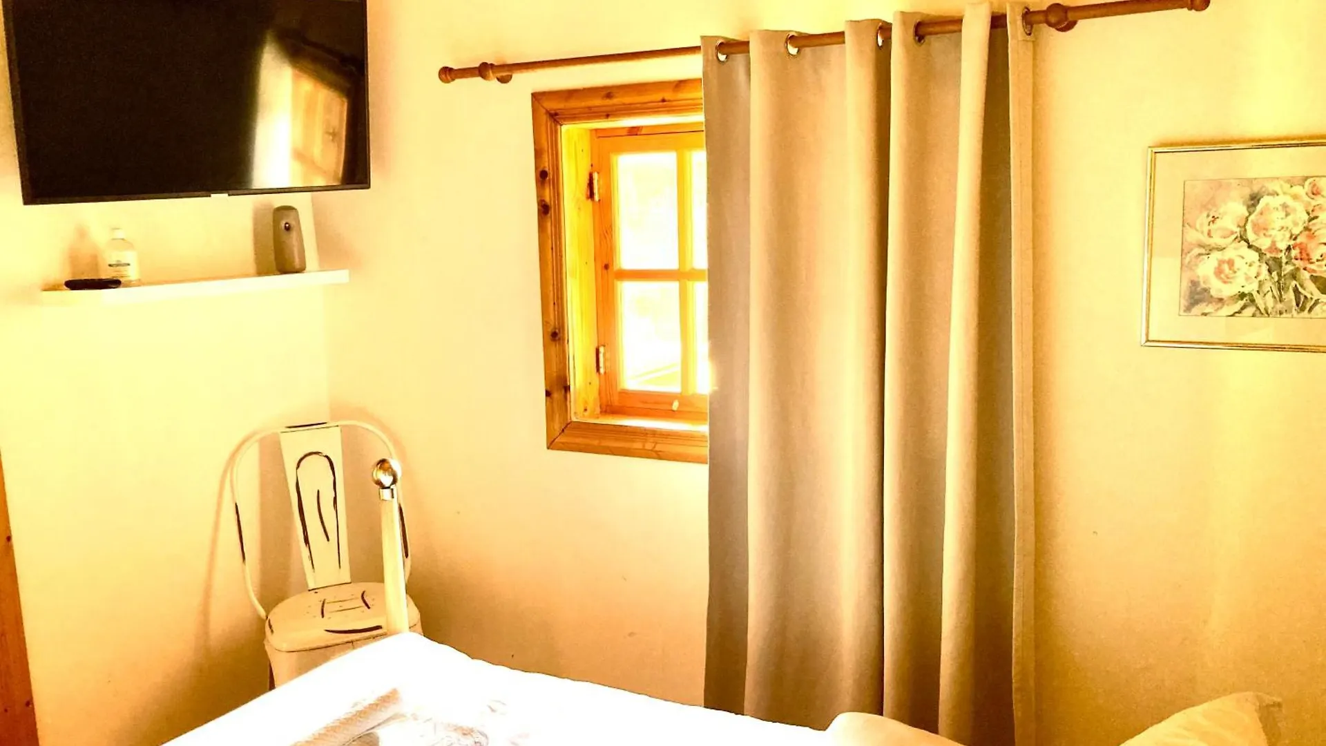 Romantic Private Cabin Bed & Breakfast Estepona
